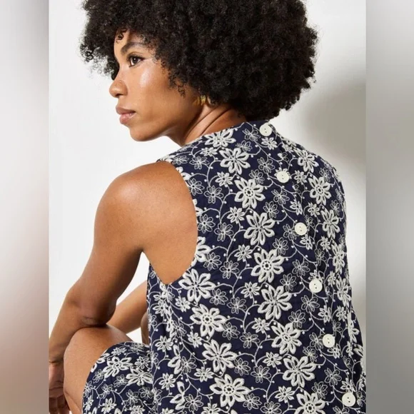 APRICOT 🍑- Navy and White Floral Sleeveless Top - Picture 6 of 6